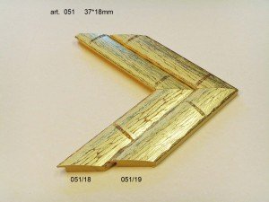 Rėmelio profilis 051(18,19): natūralios medienos, plotis 37 mm, 2 spalvų variantai